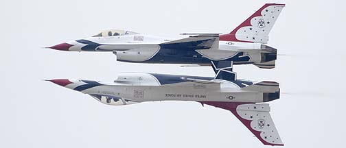General Dynamics F-16C Fighting Falcons of the US Air Force Thunderbirds, Luke Air Force Base, March 19, 2011